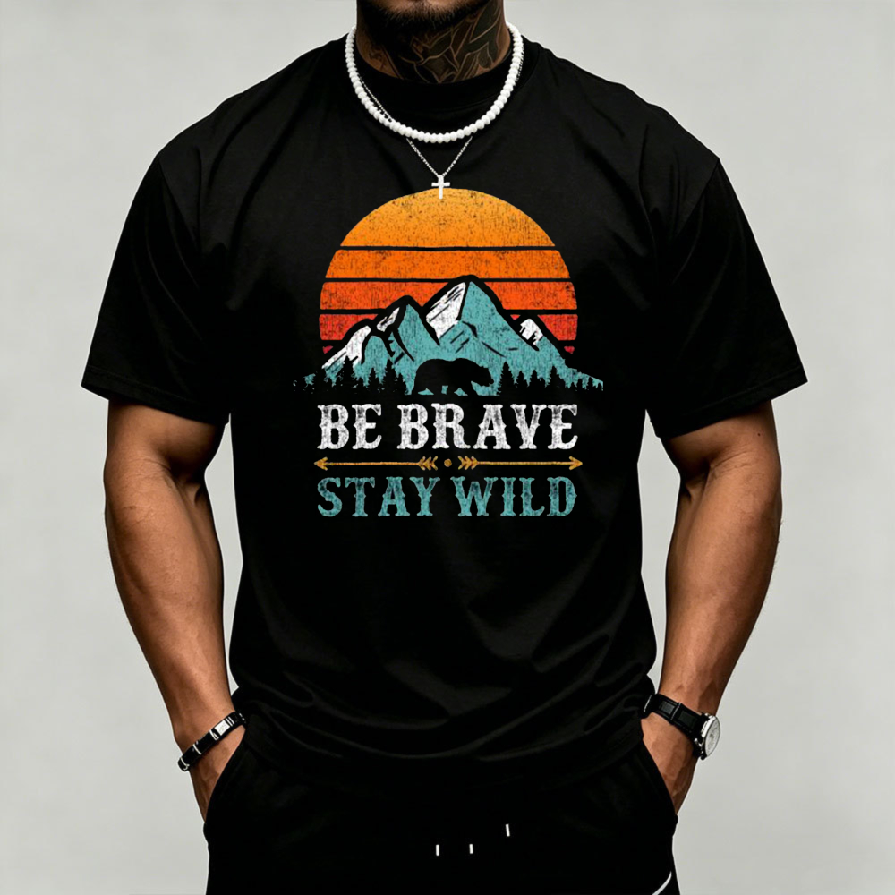 Outdoor Adventure Quotes Short - Camiseta Gráfica de Oso de la